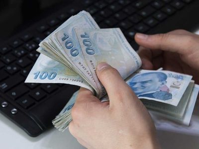Kimler ikramiye ödemesini alabiliyor? Milyonlarca emekli bu haberi merak ediyor: Emekliye zamlı bayram ikramiyesi için 4 kritik formül!