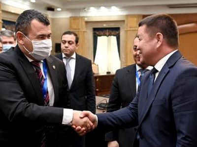 Kırgızistan’da Uçakta Hastalanan Bebeği Kurtaran Türk Vekile Teşekkür