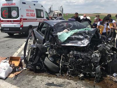 Kırıkkale’de Otomobil İle Tır Çarpıştı: 1 Ölü 2 Yaralı