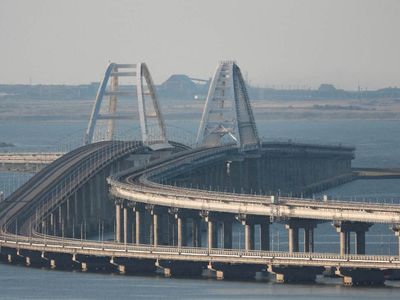 Kırım köprüsünün vurulduğu iddiası: Araç trafiğine kapatıldı