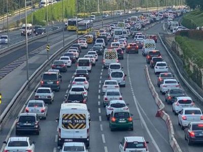 Kısıtlama  Sonrasında İstanbul'da Trafik Durma Noktasına Geldi