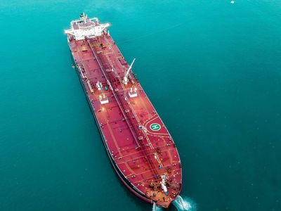 Kızıldeniz’de tansiyon yükseldi: Yemen kıyısında Norveç bandıralı tanker vuruldu! ABD savaş gemisi bölgeye geldi
