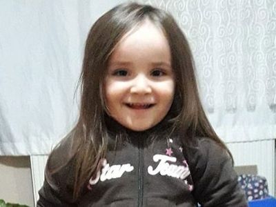 Kızını 'yaramazlık yapıyor' diye yumrukla öldürdü! Katil annenin cezasına şoke eden indirim