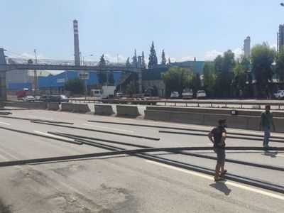 Kocaeli D-100 Kara Yolunda Demir Profiller Kazası