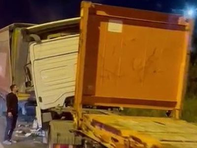 Kocaeli Otoyolunda 3 Tır Birbirine Girdi:1 Ağır Yaralı