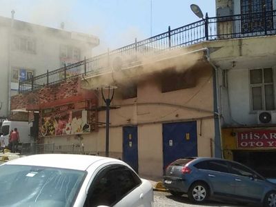 Kocaeli'de korkutan yangın! Patlayan trafo vatandaşı paniğe sürükledi