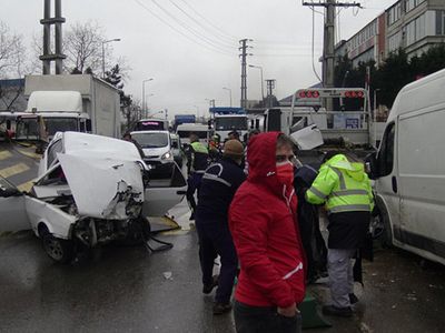 Kocaeli’de Trafik Kazasında 6 Kişi Yaralandı