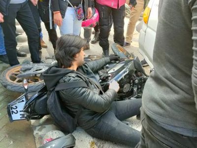 Kocaeli’de Tramvay Çarpan Sürücü Son Anda Kazadan Kurtuldu