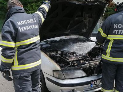 Kocaeli’nde Bir Çiftin Bindikleri Otomobil Aniden Alev Aldı