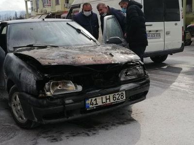 Kocaeli’nde Seyir Halindeki Otomobil Alevlerin Esiri Oldu