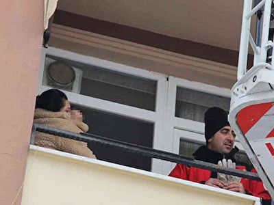 Kocaeli’nde Yürekleri Ağza Getiren Olay: Küçük Çocuğun Yaramazlığı Annesini Balkonda Mahsur Bıraktı!