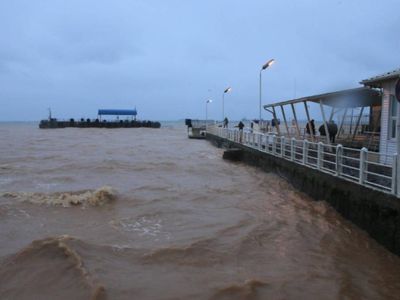 Kocaeli’yi fırtına vurdu: Tekneler karaya oturdu