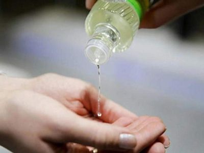 Kolonya orucu bozar mı? Niyetliyken kolonya sürmek orucu bozar mı? İşte Diyanet fetvası