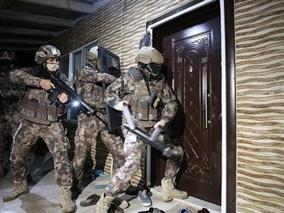 KOM ekipleri tarafından suç örgütlerine ilişkin sahil şeridinde bulunan illerde ''Müsilaj'' operasyonu başlatıldı!