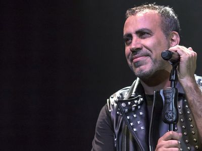 Konser için Manisa’ya giden Haluk Levent sokak ortasında biranda yere yattı: İşte görenleri hayrete düşüren o anlar