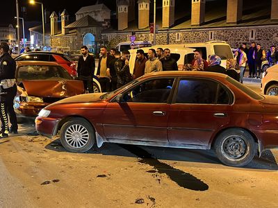 Konya'da iki araç çarpıştı: 6 kişi yaralandı