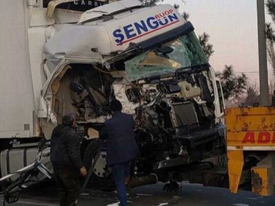 Konya'da Tır faciası: Seyir halindeki TIR kontrolden çıkarak etrafı savaş alanına çevirdi!