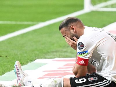 Konyaspor maçında sakatlanmıştı: Cenk Tosun’dan üzen haber geldi