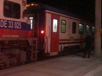 Korku dolu anlar: Doğu Ekspresi treni raydan çıktı
