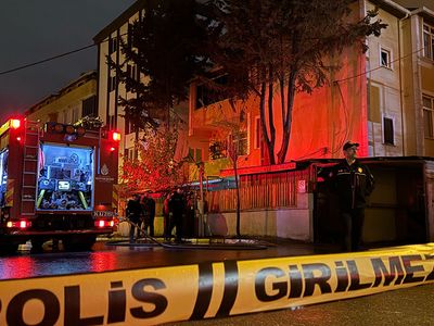 Korkutan yangın! Doğalgaz borusu patladı