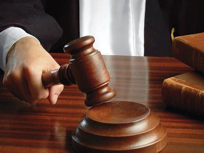 Koronavirüs Aşısı Olmasına İzin Vermeyen Babasına Dava Açtı: Kazandı!
