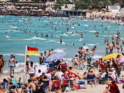 Görüntüler Korkuttu! Ege Bölgesi'ndeki Plajlar Doldu Taştı