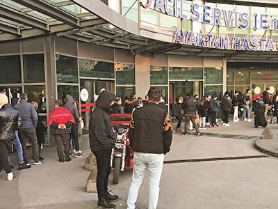 Koronavirüs Test Kuyruğu Sokaklara Taştı: Son Bir Haftada 2 Kat Artış Yaşandı