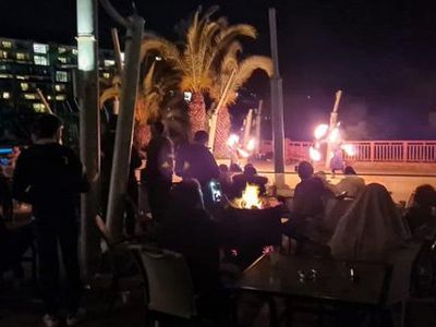 Koronavirüse Rağmen 5 Yıldızlı Otelde Parti Düzenlediler
