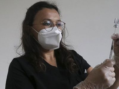 Koronavirüsle Mücadelede Yeni Uygulama: HES Yerine Aşı Kartı