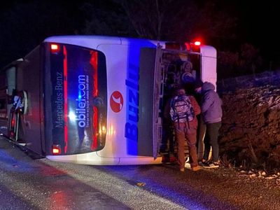 Kötü haberler üst üste geldi: Kütahya, Sivas ve Van’da yolcu otobüsü devrildi! 61 kişi yaralandı
