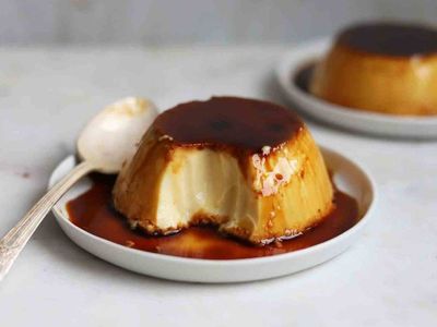 Krem karamel yapmak hiç bu kadar kolay olmamıştı! 1 yumurta ile 10 dakikada pratik krem karamel tarifi