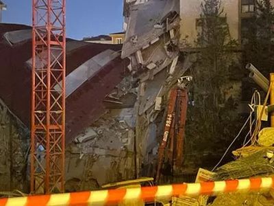 Küçükçekmece'de korkunç olay! Üniversite binası çöktü olay yerine çok sayıda ekip geldi