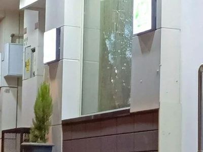 Küçükçekmece’de silahlı saldırı: Kurşunlar metrobüse isabet etti
