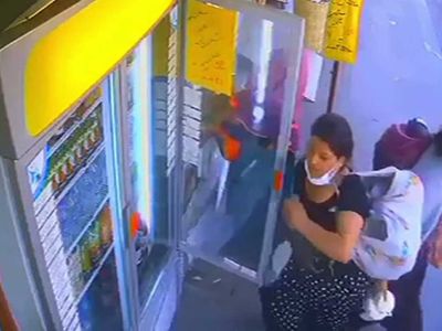 Küçükçekmece'de sokağın ortasında hırsızlık! Dolaptan yoğurt çaldılar: O anlar kameralara yansıdı