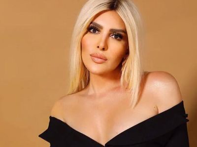 Kum ve Güneşin Tadını Çıkaran Selin Ciğerci'den İddialı Pozlar