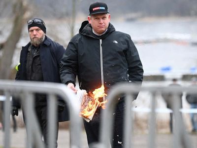 Kur’an-ı Kerim yakma eyleminin sonuçlarını İngiliz basını yazdı: İsveç’in NATO üyeliği çıkmaza girdi