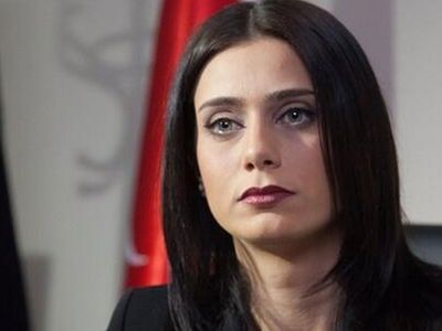 Kurtlar Vadisi'nin Leyla'sı Çiğdem Batur'un saplantılı hayranı kabusu oldu! Ünlü oyuncuya silah fotoğrafı gönderip tehdit etti