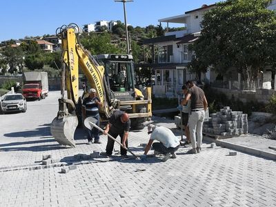 Kuşadası'nda alt ve üst yapı yatırımları devam ediyor