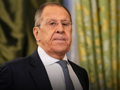 Lavrov: "Top bizde değil, bize sürekli ofsayttan atıyorlar"