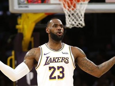 LeBron James'in Oyuncu Kartı Rekor Fiyata Satıldı