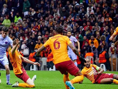 Levent Tüzemen'den Galatasaray'ın, UEFA Avrupa Ligi'nde Barcelona'ya elenmesinin ardından dikkat çeken sözler!