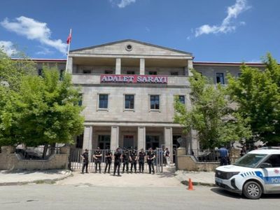 Leyla Aydemir davasında karar açıklandı: Amcaya ağırlaştırılmış müebbet  Ağrı’da 2018 yılında kaybolduktan 18 gün sonra cansız bedeni bulunan 4 yaşındaki Leyla Aydemir’in ölümüne ilişkin yeniden görülen davada mahkeme kararını verdi.  Ağrı 1’inci Ağır Cez