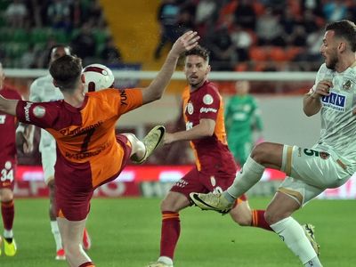 Ligde lider tekrardan Galatasaray! Alanyaspor'u gole boğdular