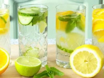 Limonlu su içmenin faydaları nelerdir? Limonlu su ne işe yarıyor? Her sabah düzenli limonlu su içmenin faydalarını duyunca çok şaşıracaksınız!