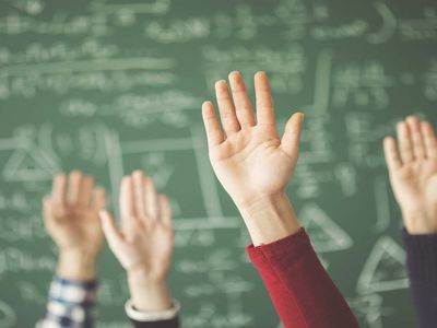 Lisede sınıfta kalma var mı? Lisede not ortalamasından veya nottan sınıfta kalma var mı? Devamsızlık sınırını aşan öğrenciler için yeni karar!
