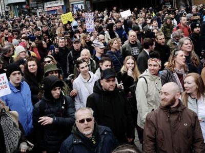Londra Sokaklarında Protesto!