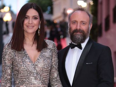 Londra'ya yerleştiği konuşulan Halit Ergenç ve Bergüzar Korel çiftinin Türkiye hakkındaki yorumu herkesi şaşırttı