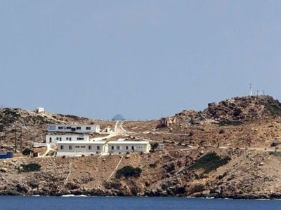 Lozan Antlaşmasını yok saydılar! Türkiye’ye 8 kilometre mesafedeki Yunan adası cephaneliğe döndü!