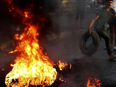Lübnan'da Olaylar Durulmak Bilmiyor! Protestocular Siyasilerin Evlerine Yürüdü