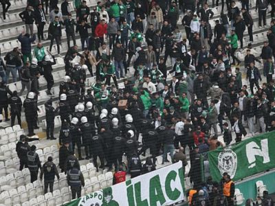 Maç bitimi tribünler karıştı! Polis müdahale etti